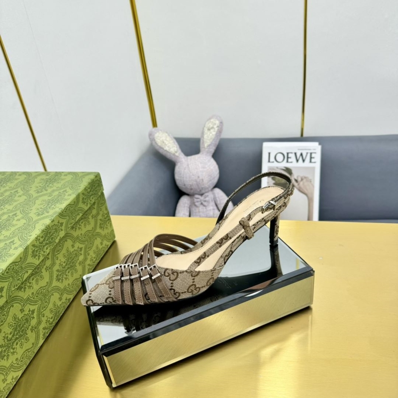 G*u*i sandals